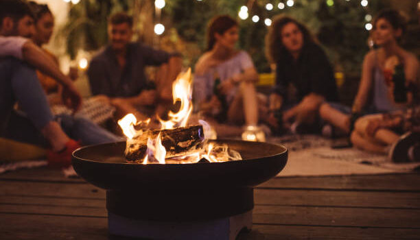 Mit Freunden am Feuer mit Freunden am Feuer